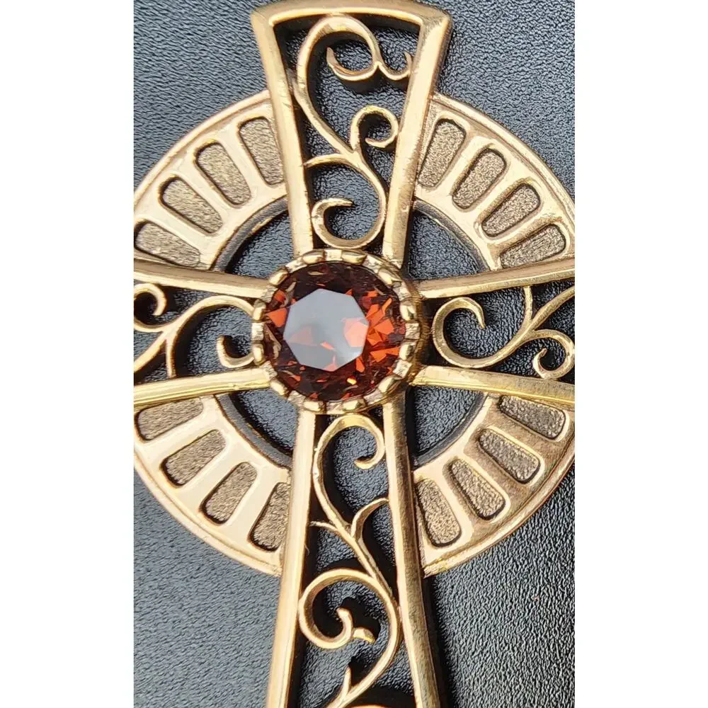 1979 Sarah Coventry Celtic Cross Necklace w/ Amber Gemstone – Limited Edition - Picture 4 of 16
